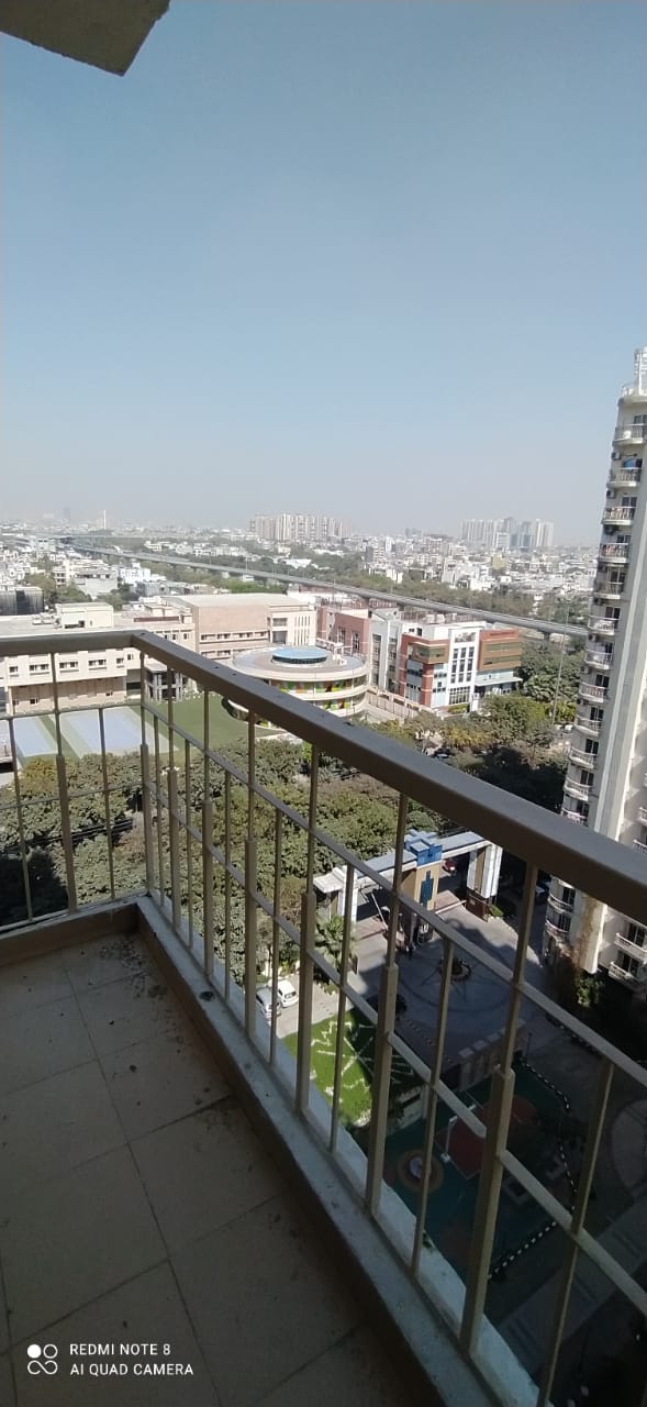 Amarpali Edan park flat FOR RENT IN SECTOR 50 NOIDA